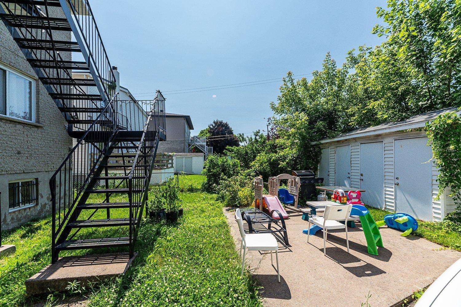 









3388

 - 3394


Grand Boulevard

,
Longueuil (Saint-Hubert),




QC
J4T2L7

