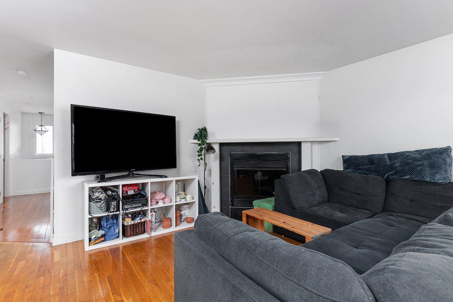 









3388

 - 3394


Grand Boulevard

,
Longueuil (Saint-Hubert),




QC
J4T2L7

