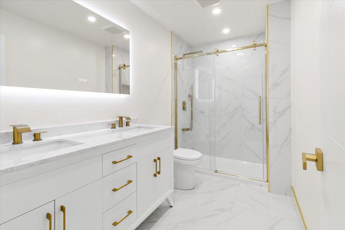 









4559


9e Rue

,
Laval (Chomedey),




QC
H7W1Y9


