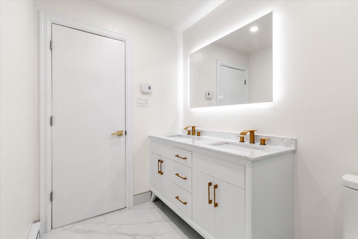 









4559


9e Rue

,
Laval (Chomedey),




QC
H7W1Y9

