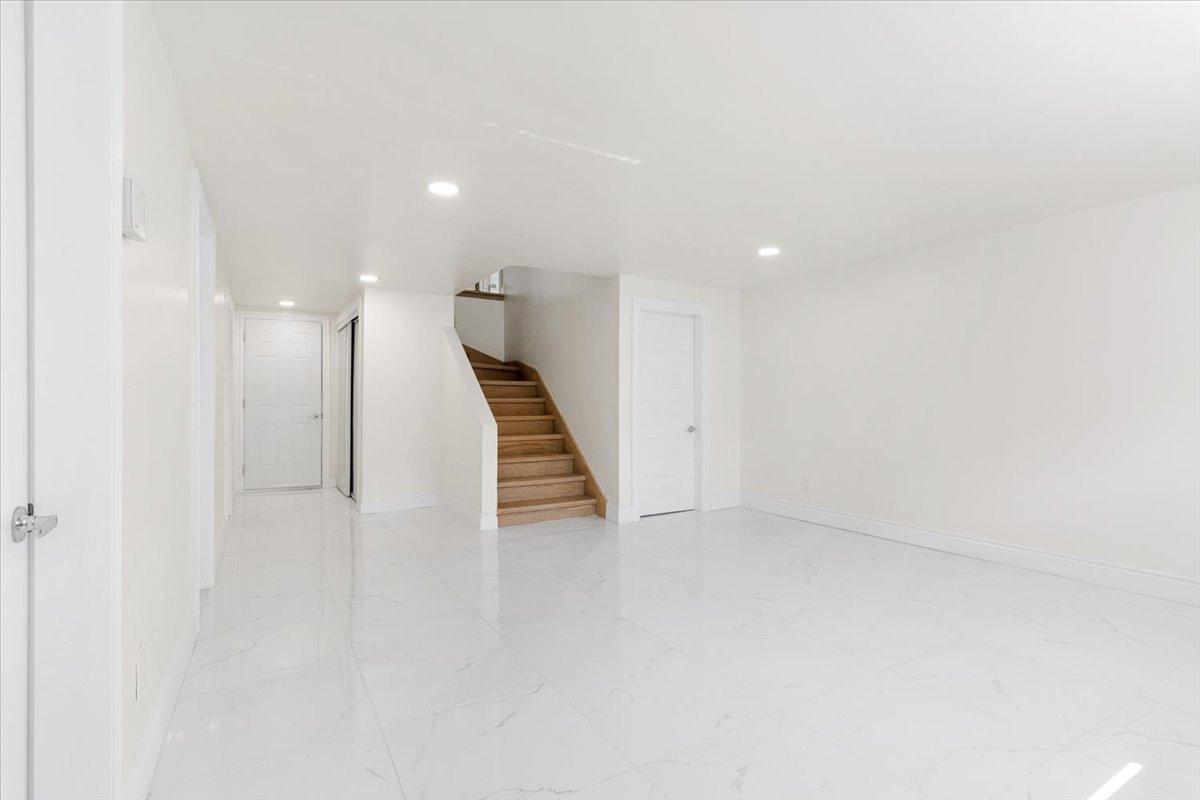 









4559


9e Rue

,
Laval (Chomedey),




QC
H7W1Y9

