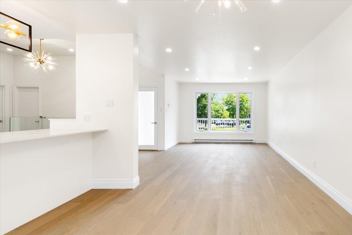 









4559


9e Rue

,
Laval (Chomedey),




QC
H7W1Y9

