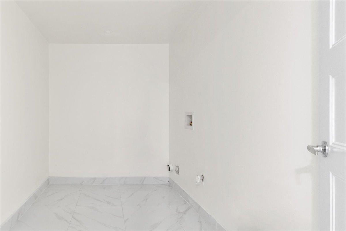 









4559


9e Rue

,
Laval (Chomedey),




QC
H7W1Y9

