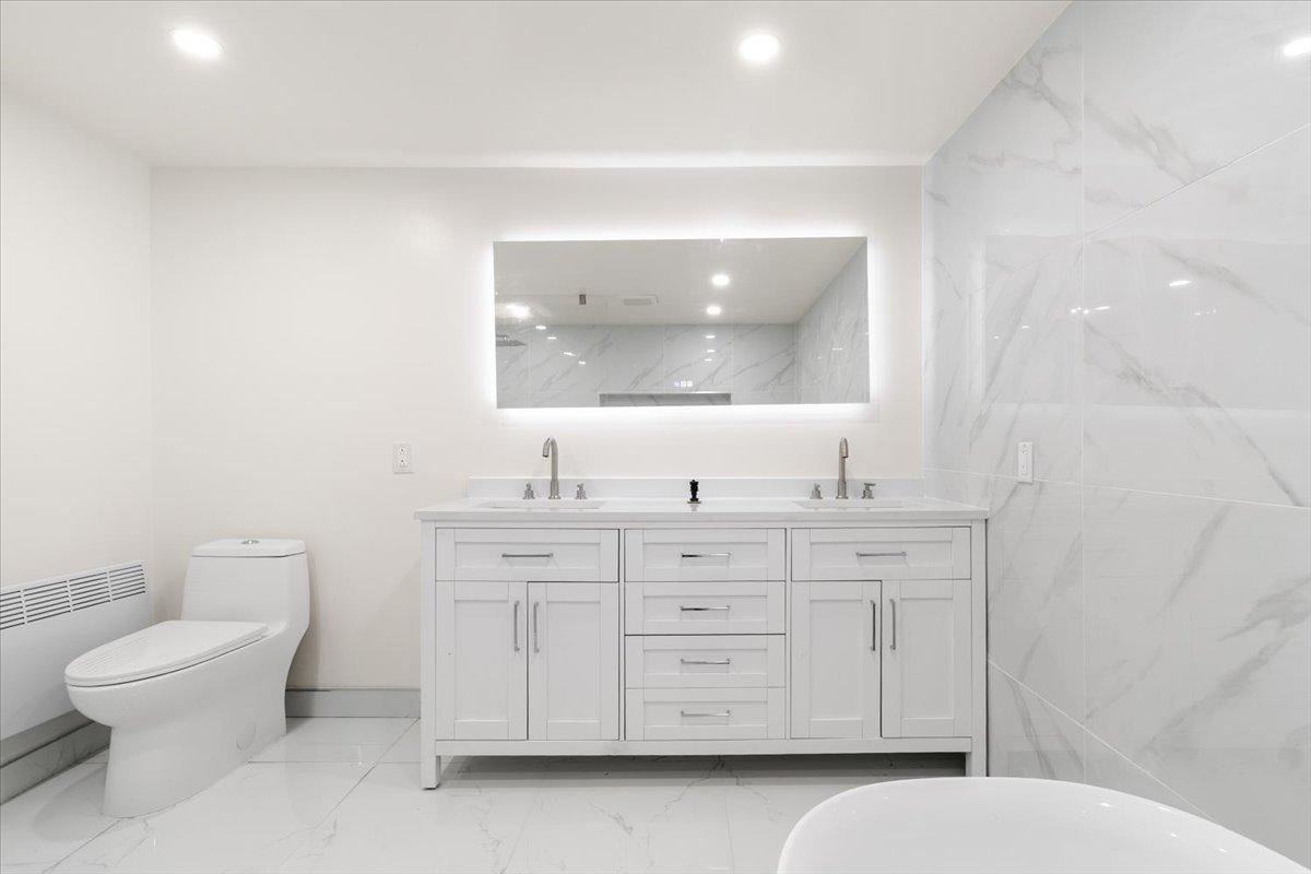 









4559


9e Rue

,
Laval (Chomedey),




QC
H7W1Y9

