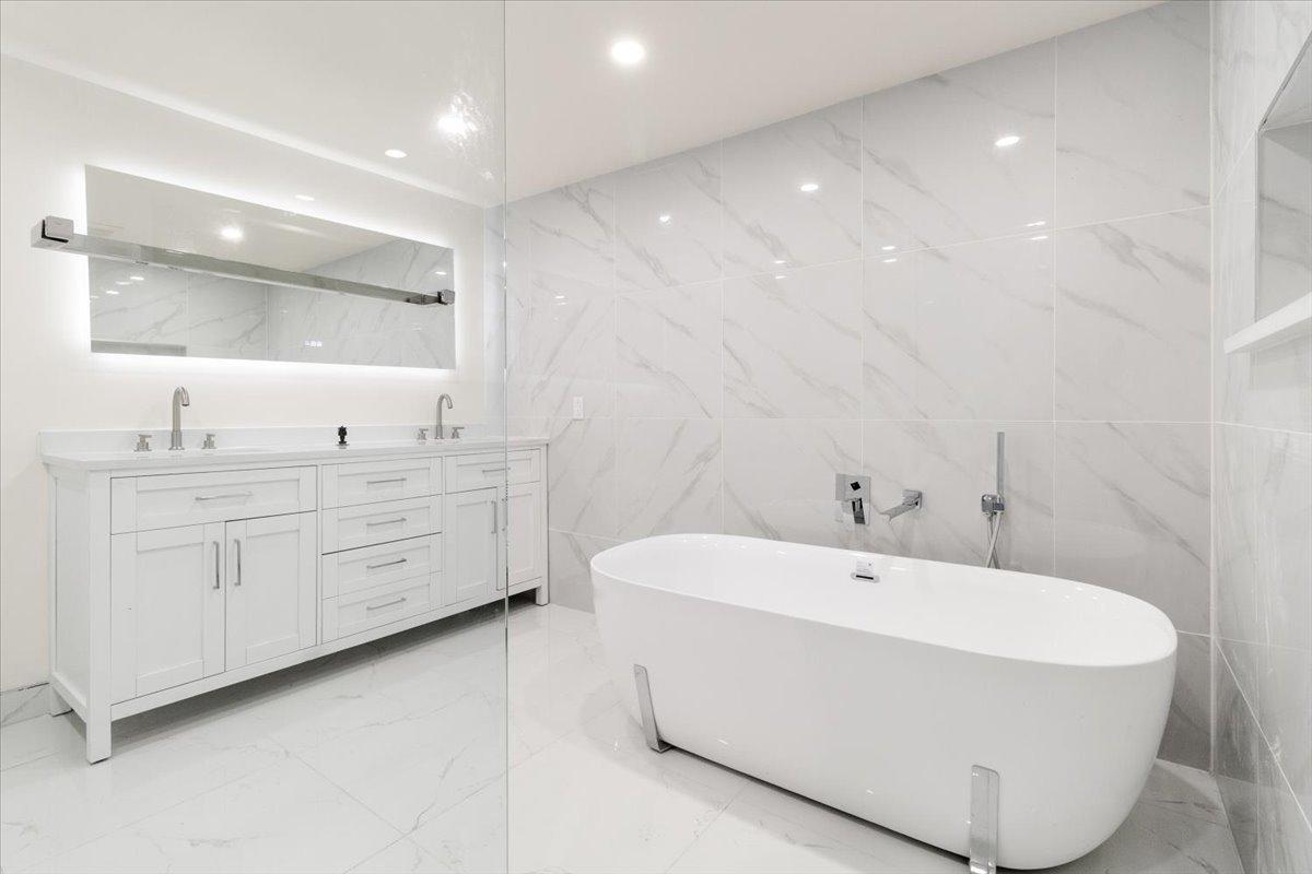 









4559


9e Rue

,
Laval (Chomedey),




QC
H7W1Y9

