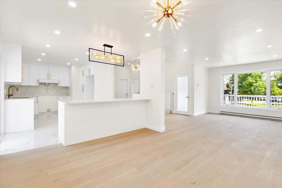









4559


9e Rue

,
Laval (Chomedey),




QC
H7W1Y9

