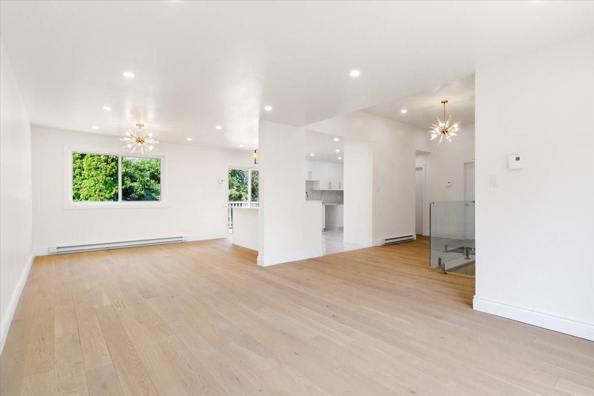 









4559


9e Rue

,
Laval (Chomedey),




QC
H7W1Y9

