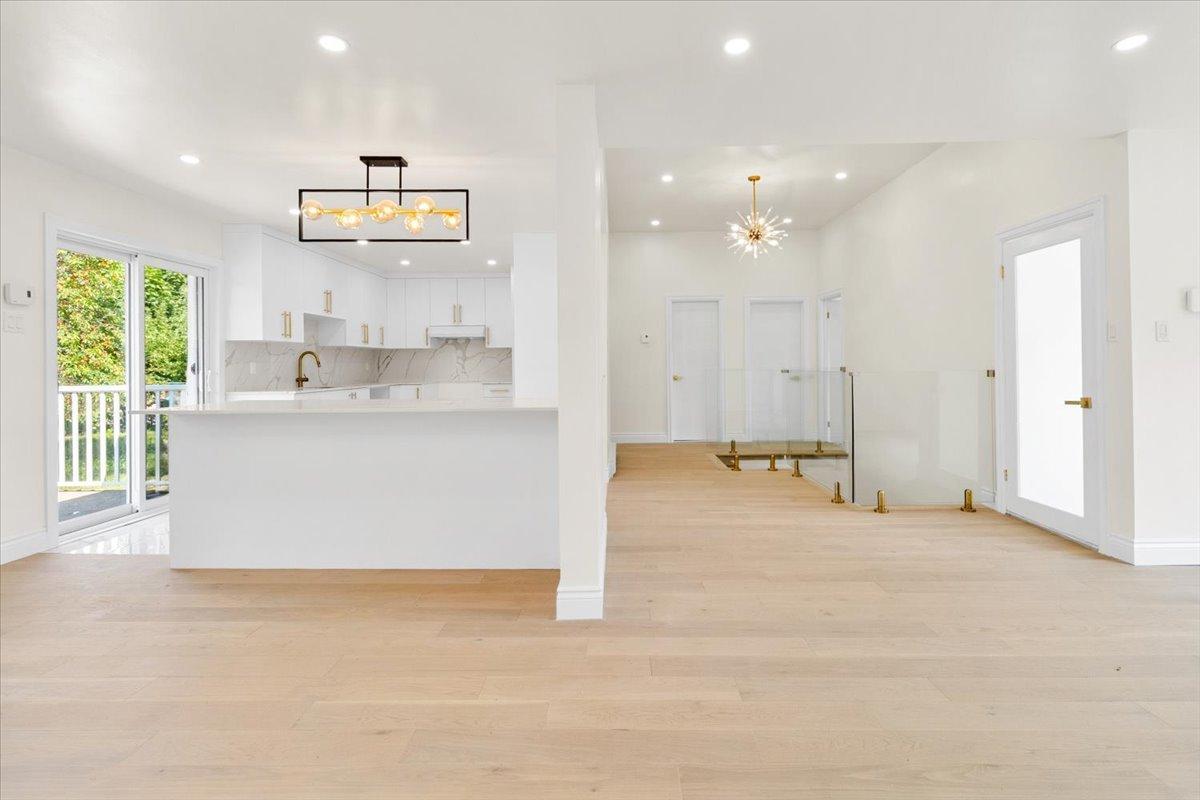 









4559


9e Rue

,
Laval (Chomedey),




QC
H7W1Y9


