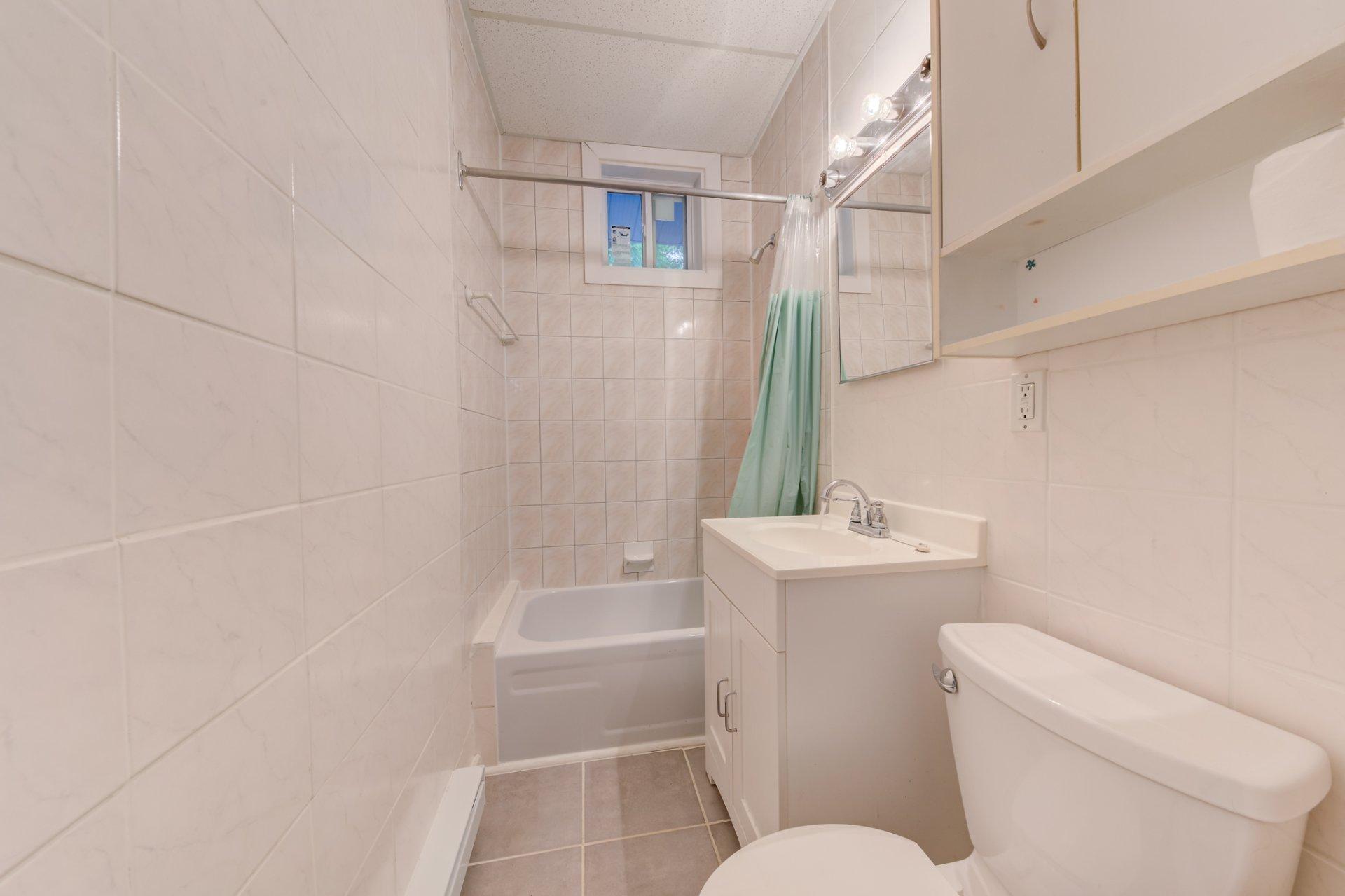 









2177


Rue Davidson

,
Montréal (Mercier/Hochelaga-Maisonneuve),




QC
H1W2Y7

