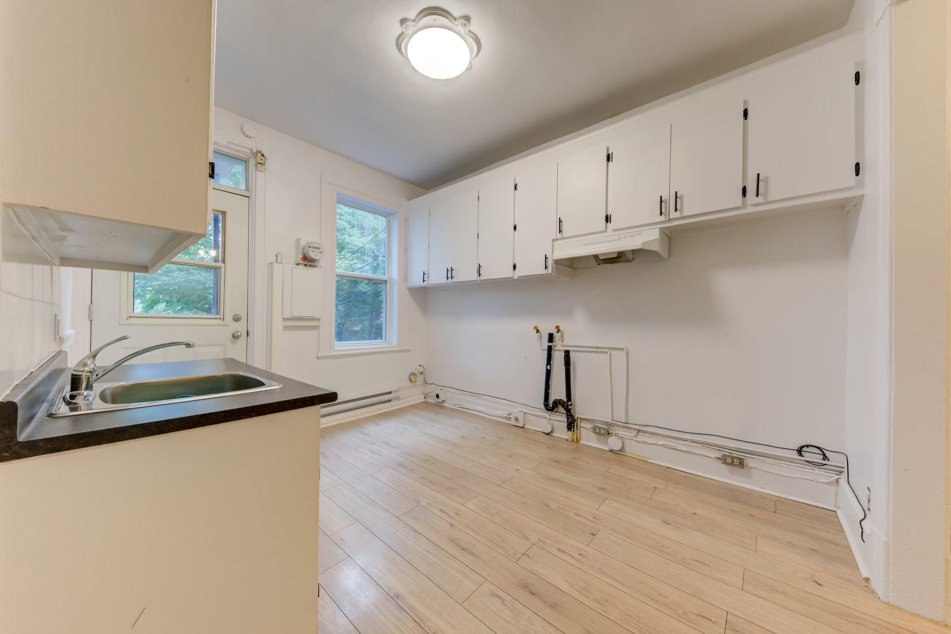 









2177


Rue Davidson

,
Montréal (Mercier/Hochelaga-Maisonneuve),




QC
H1W2Y7

