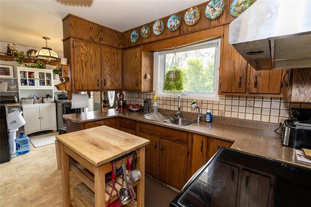 









88


Hay

RD,
Gonor,




MB
R1C 0C1

