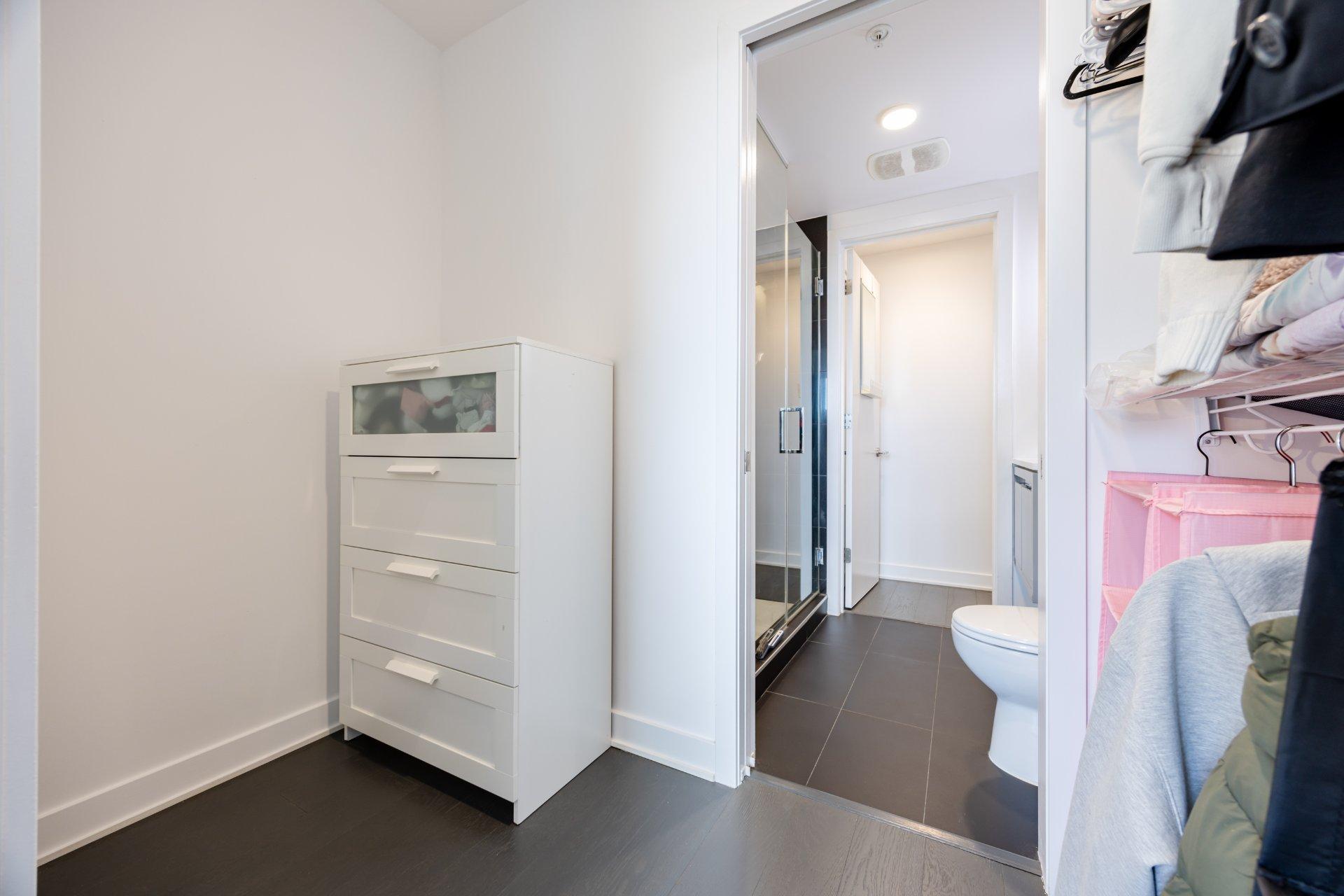 









1288


Av. des Canadiens-de-Montréal

, 2505,
Montréal (Ville-Marie),




QC
H3B3B3

