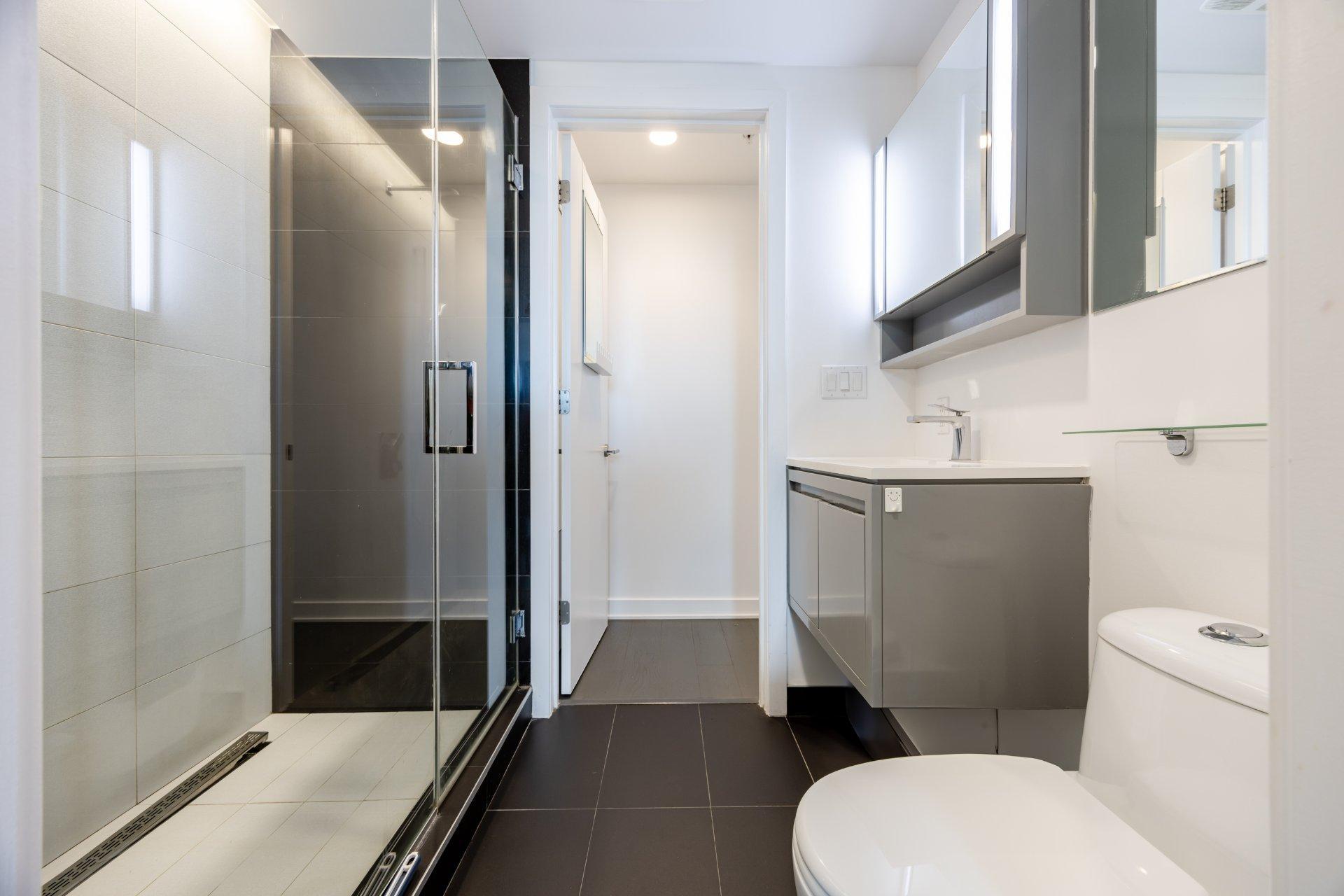 









1288


Av. des Canadiens-de-Montréal

, 2505,
Montréal (Ville-Marie),




QC
H3B3B3

