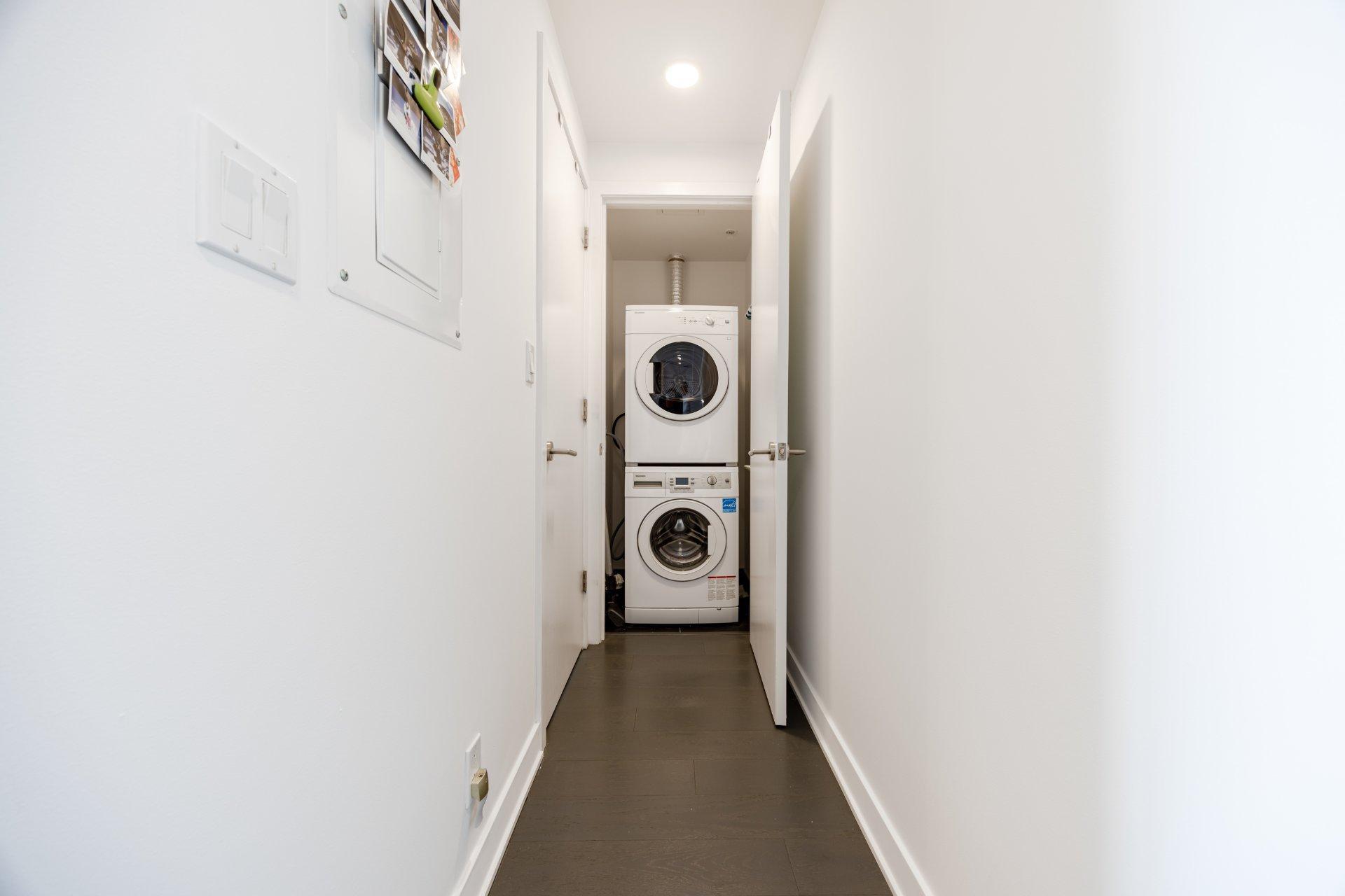 









1288


Av. des Canadiens-de-Montréal

, 2505,
Montréal (Ville-Marie),




QC
H3B3B3

