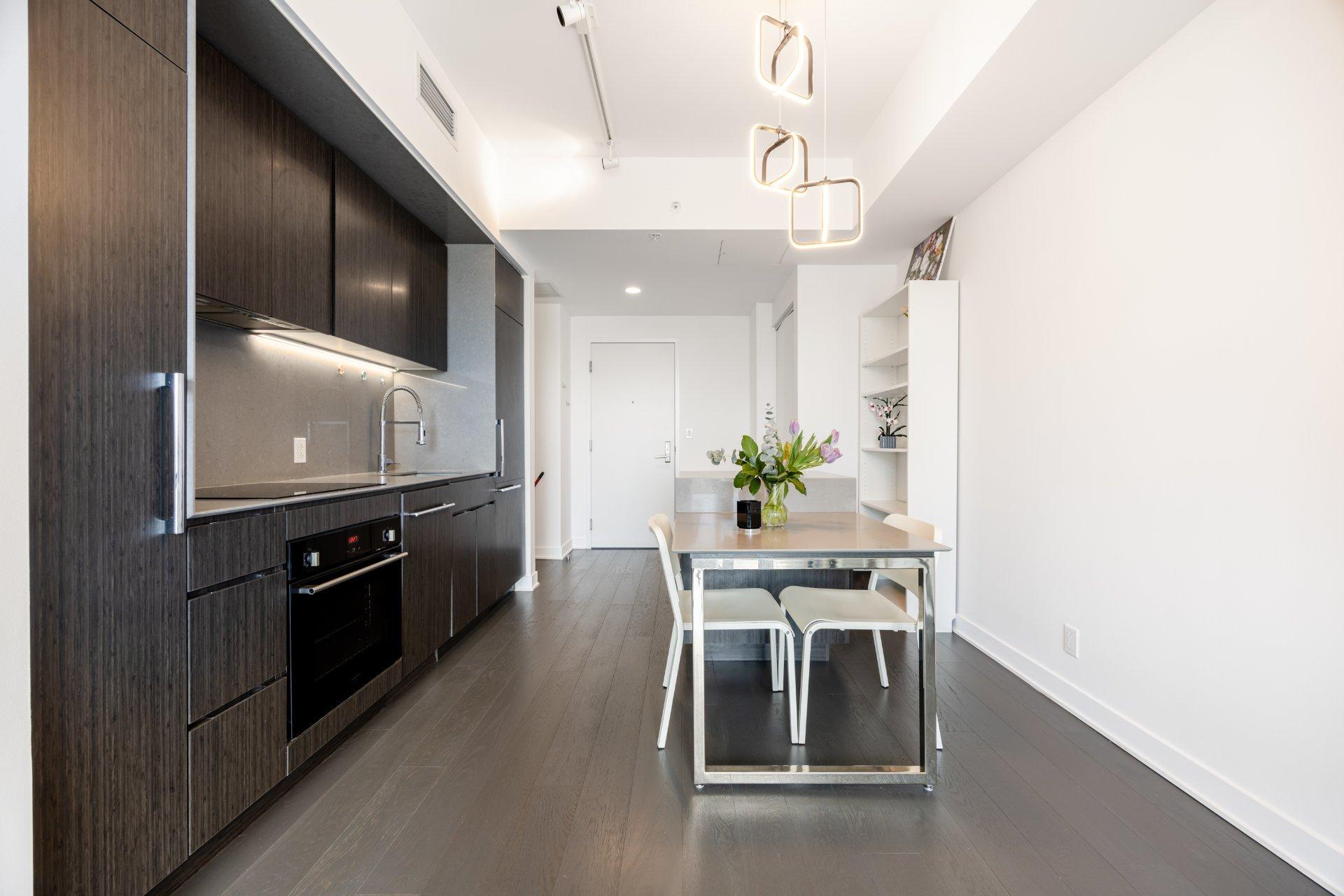 









1288


Av. des Canadiens-de-Montréal

, 2505,
Montréal (Ville-Marie),




QC
H3B3B3

