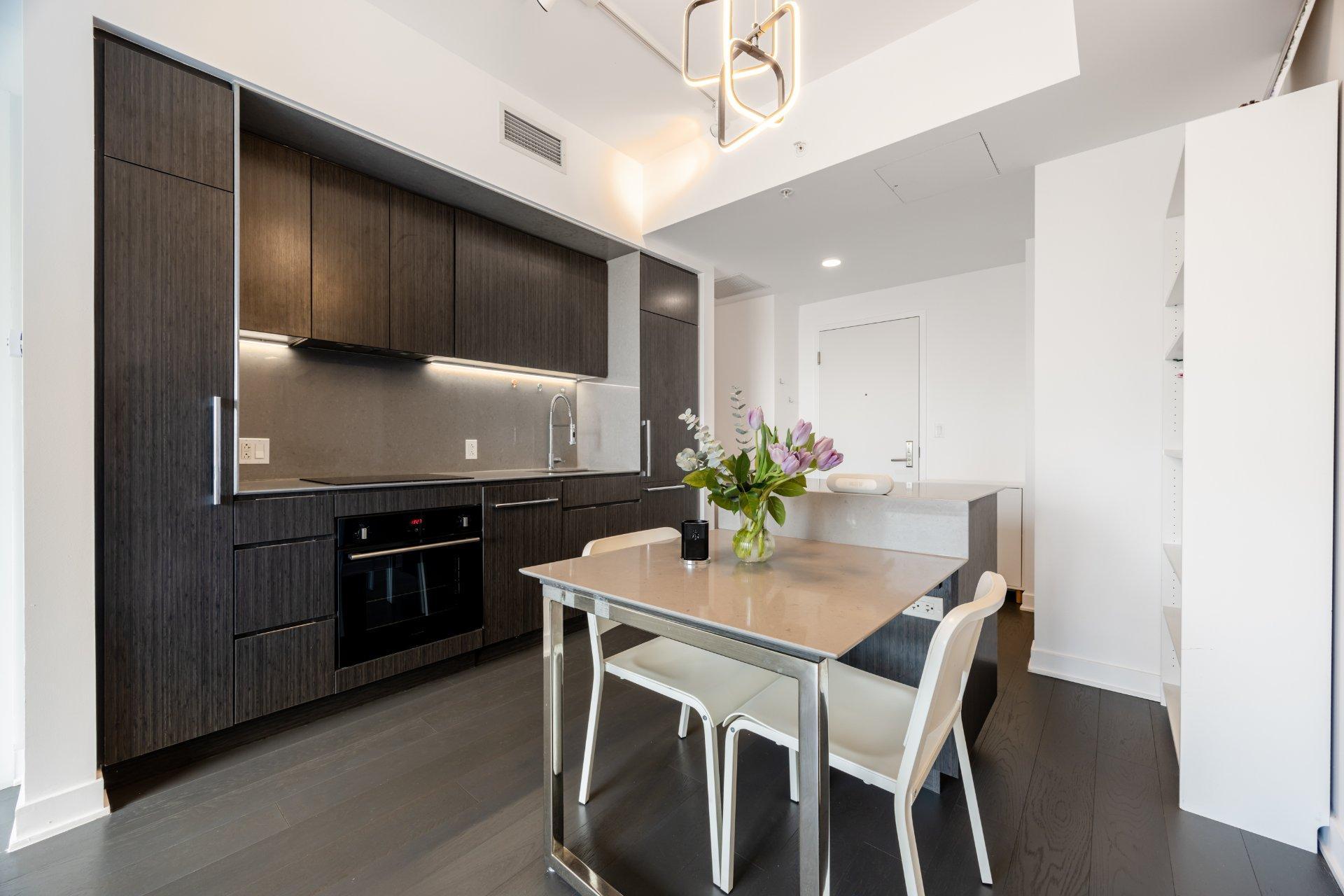 









1288


Av. des Canadiens-de-Montréal

, 2505,
Montréal (Ville-Marie),




QC
H3B3B3

