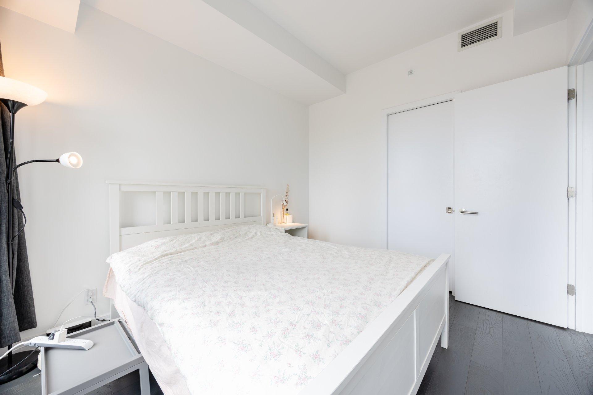 









1288


Av. des Canadiens-de-Montréal

, 2505,
Montréal (Ville-Marie),




QC
H3B3B3

