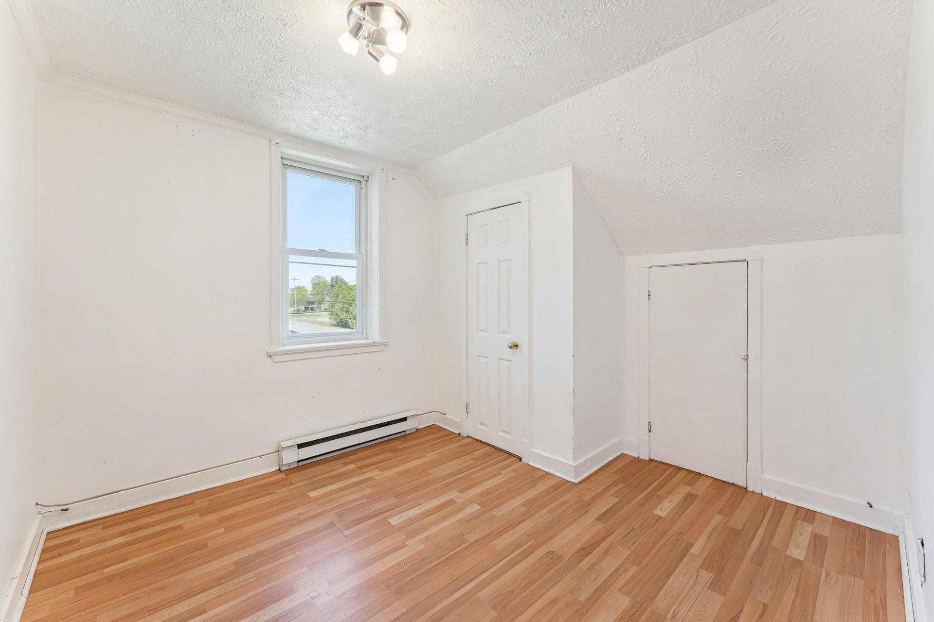 









133

 - 133A


Rue du Nord

,
Cowansville,




QC
J2K2L6

