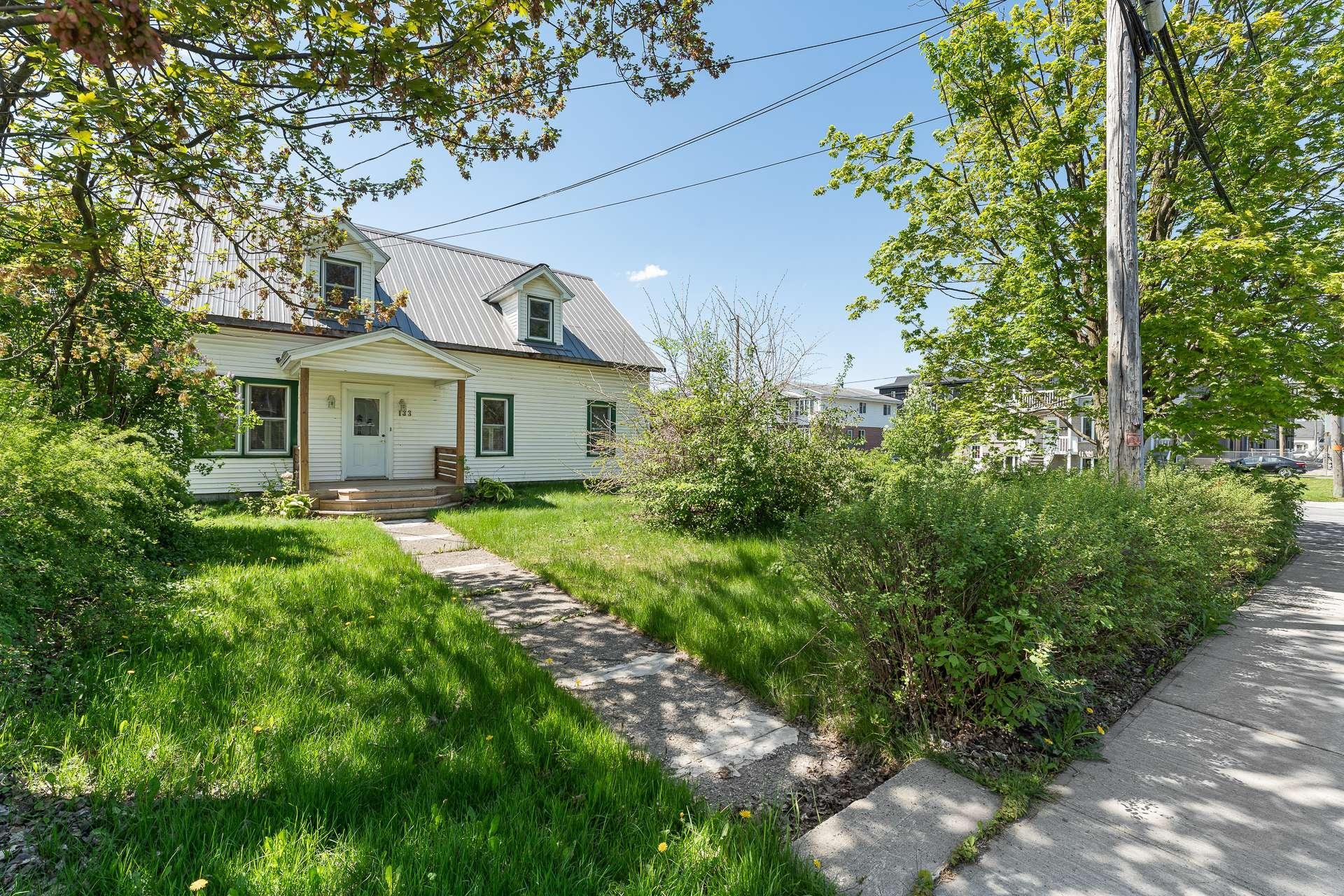 









133

 - 133A


Rue du Nord

,
Cowansville,




QC
J2K2L6

