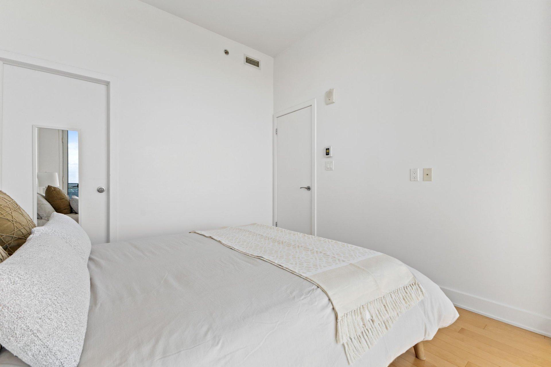 









185


Rue Laurier

, 1502,
Gatineau (Hull),




QC
J8X0B2

