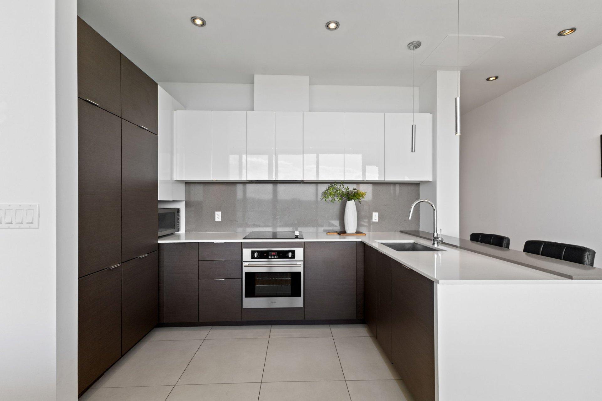 









185


Rue Laurier

, 1502,
Gatineau (Hull),




QC
J8X0B2

