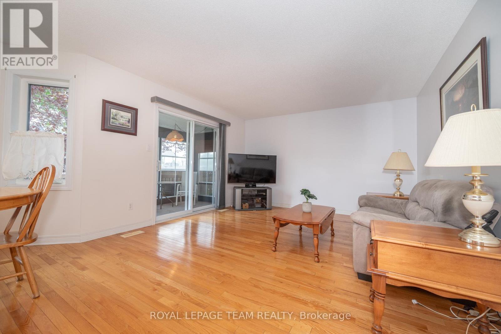 












807 KEDROSKY DRIVE

,
Renfrew,




Ontario
K7V4M5


