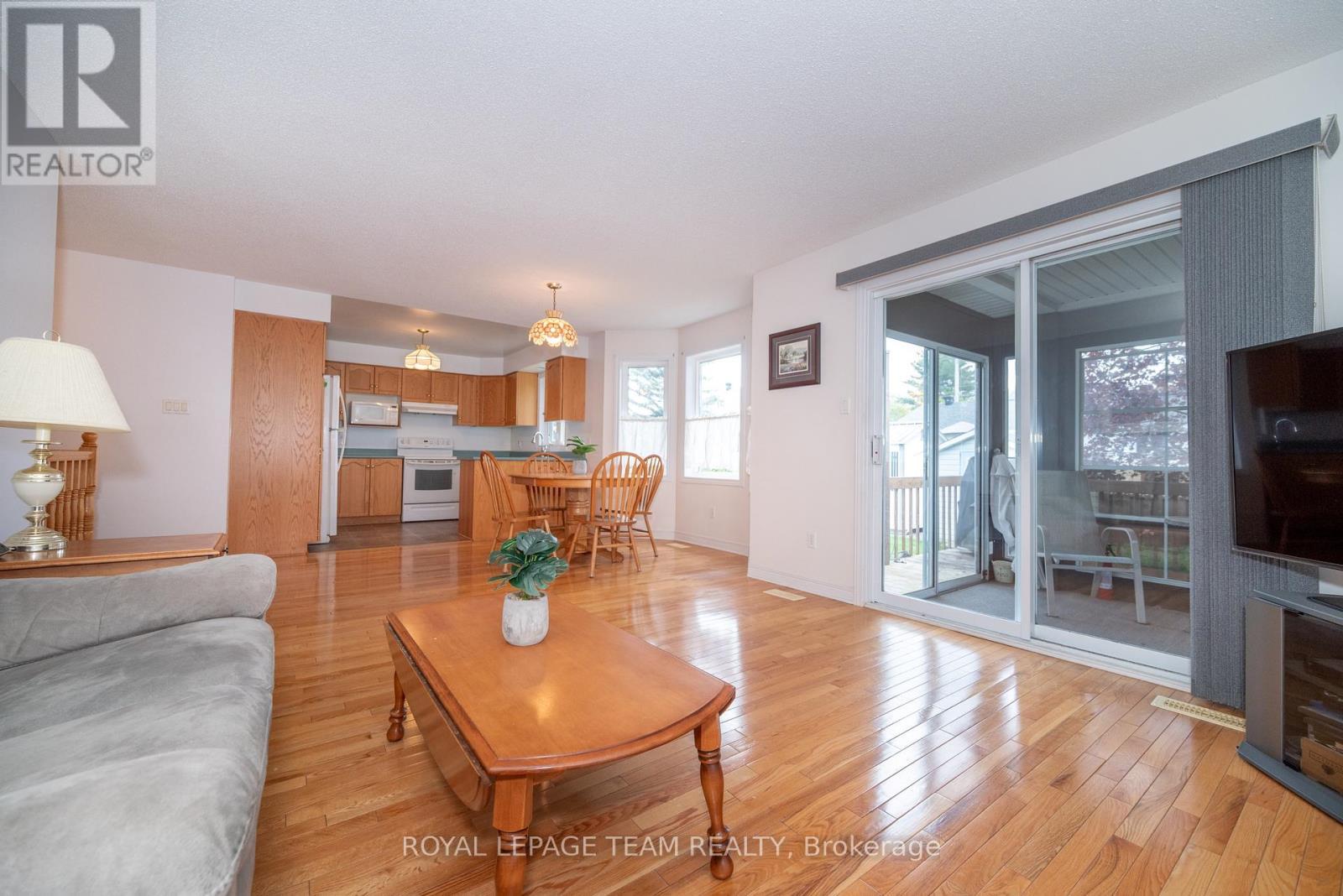 












807 KEDROSKY DRIVE

,
Renfrew,




Ontario
K7V4M5

