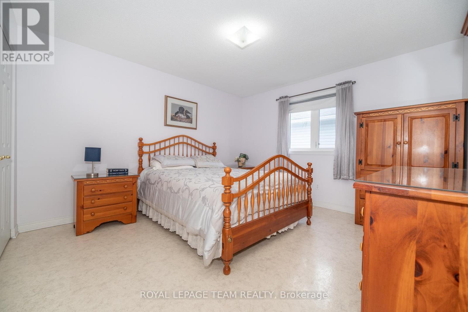 












807 KEDROSKY DRIVE

,
Renfrew,




Ontario
K7V4M5

