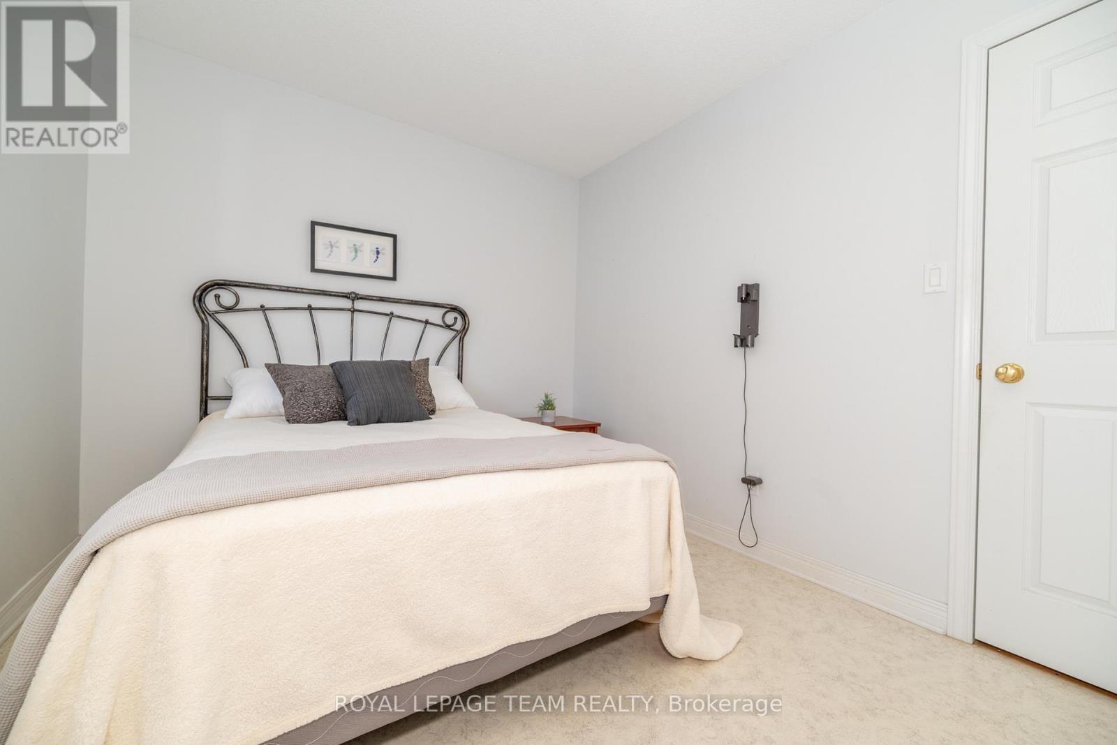 












807 KEDROSKY DRIVE

,
Renfrew,




Ontario
K7V4M5

