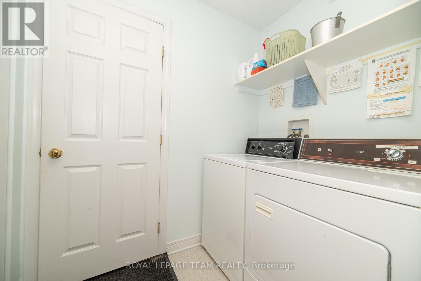 












807 KEDROSKY DRIVE

,
Renfrew,




Ontario
K7V4M5

