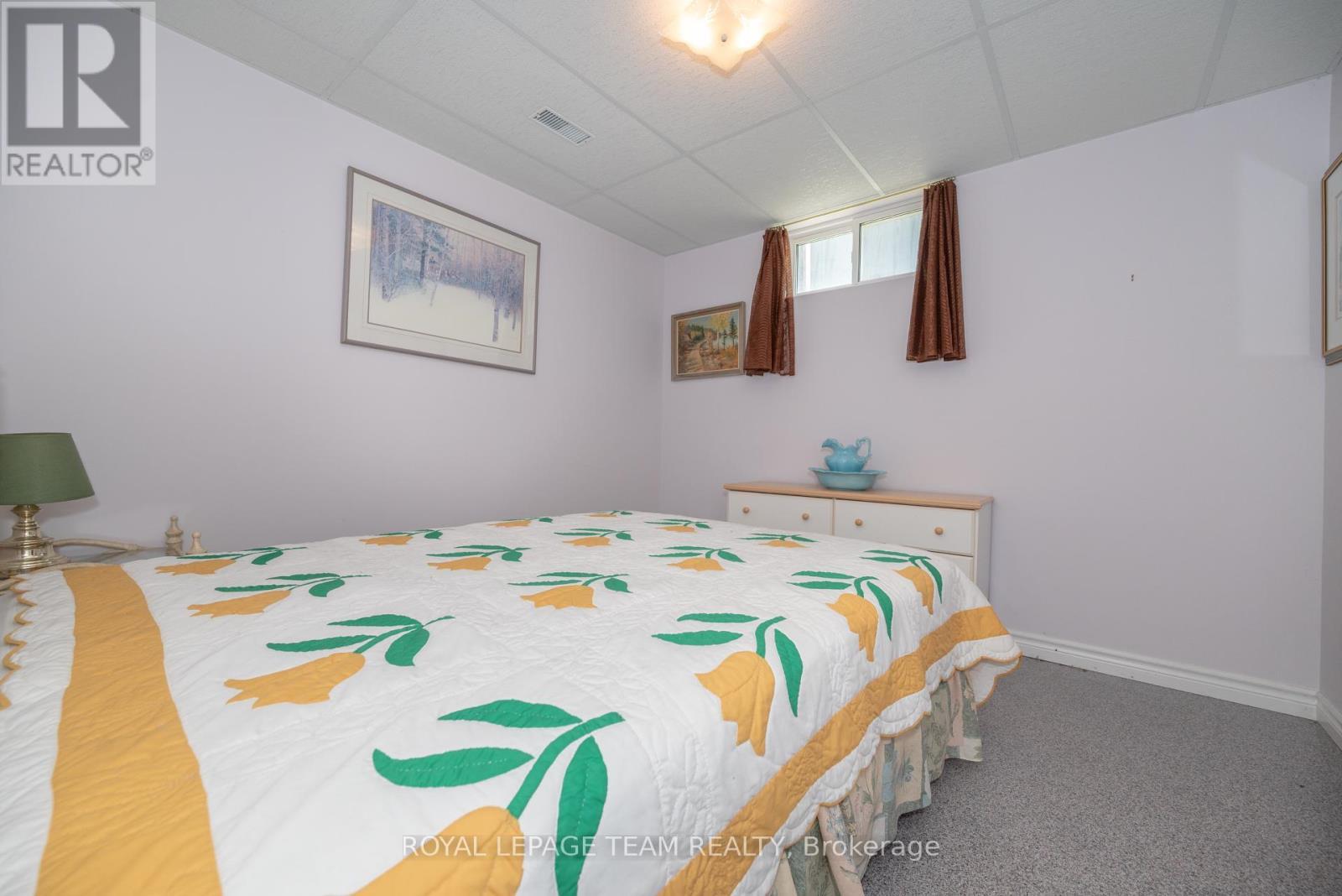 












807 KEDROSKY DRIVE

,
Renfrew,




Ontario
K7V4M5

