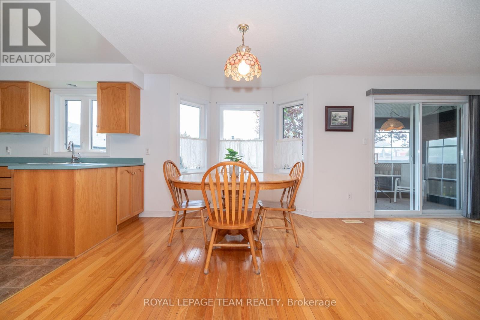 












807 KEDROSKY DRIVE

,
Renfrew,




Ontario
K7V4M5

