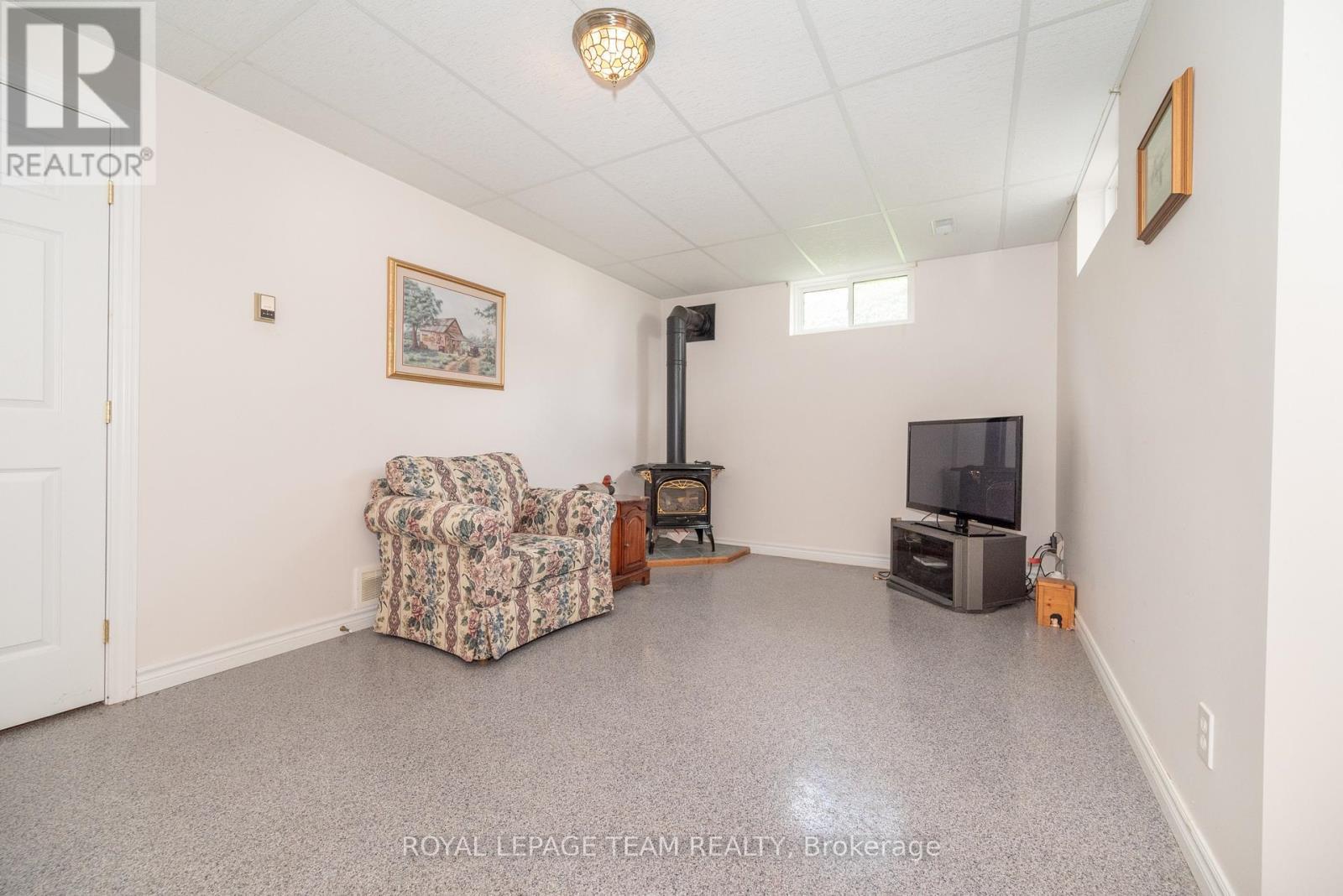 












807 KEDROSKY DRIVE

,
Renfrew,




Ontario
K7V4M5

