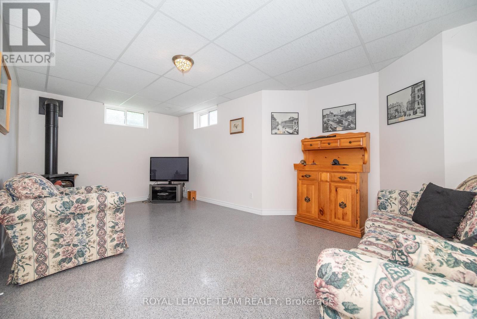 












807 KEDROSKY DRIVE

,
Renfrew,




Ontario
K7V4M5

