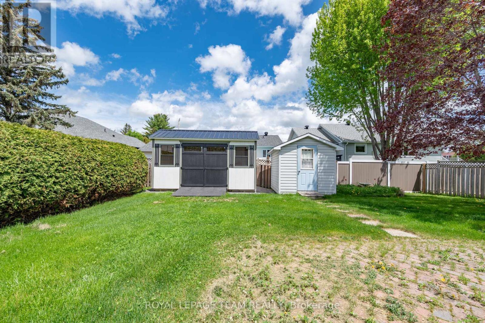












807 KEDROSKY DRIVE

,
Renfrew,




Ontario
K7V4M5

