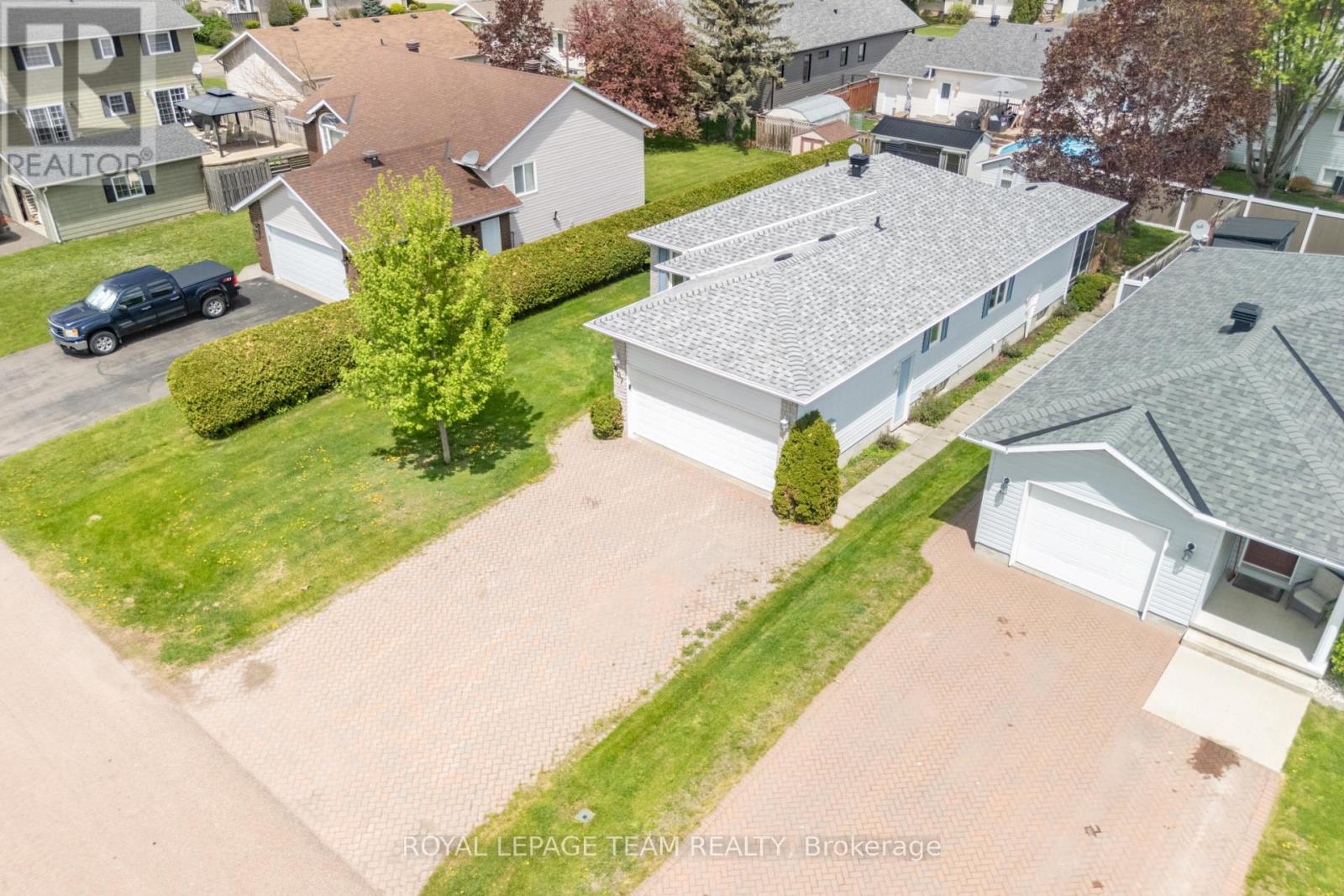 












807 KEDROSKY DRIVE

,
Renfrew,




Ontario
K7V4M5

