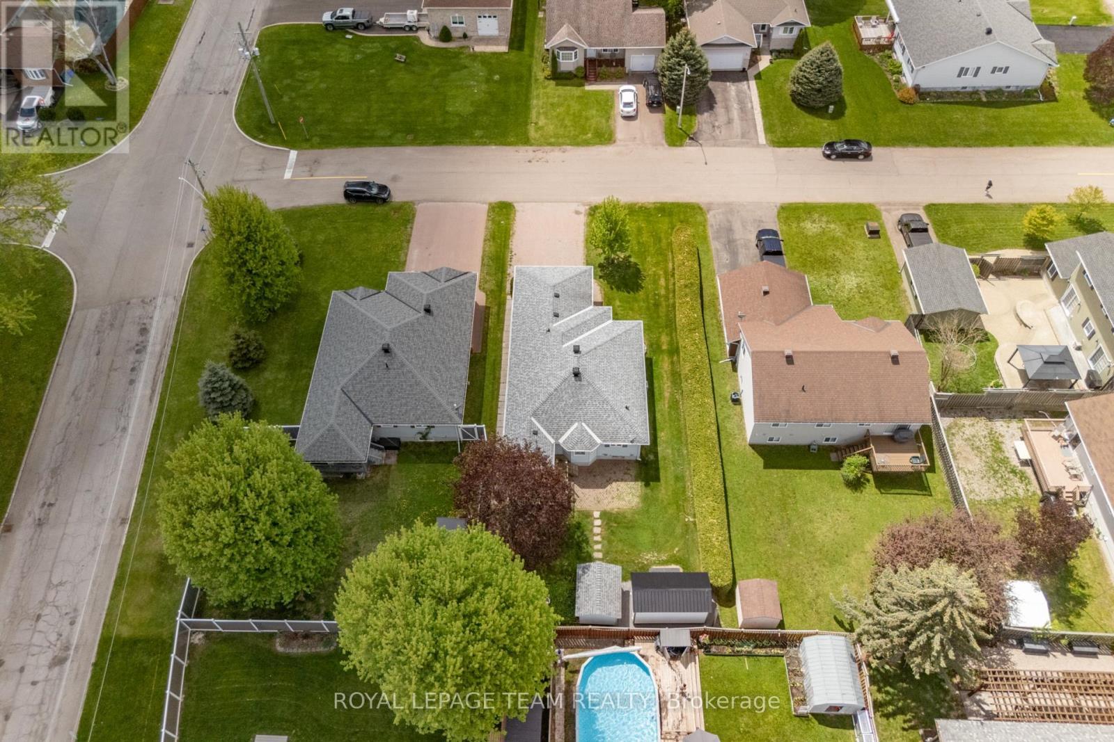 












807 KEDROSKY DRIVE

,
Renfrew,




Ontario
K7V4M5

