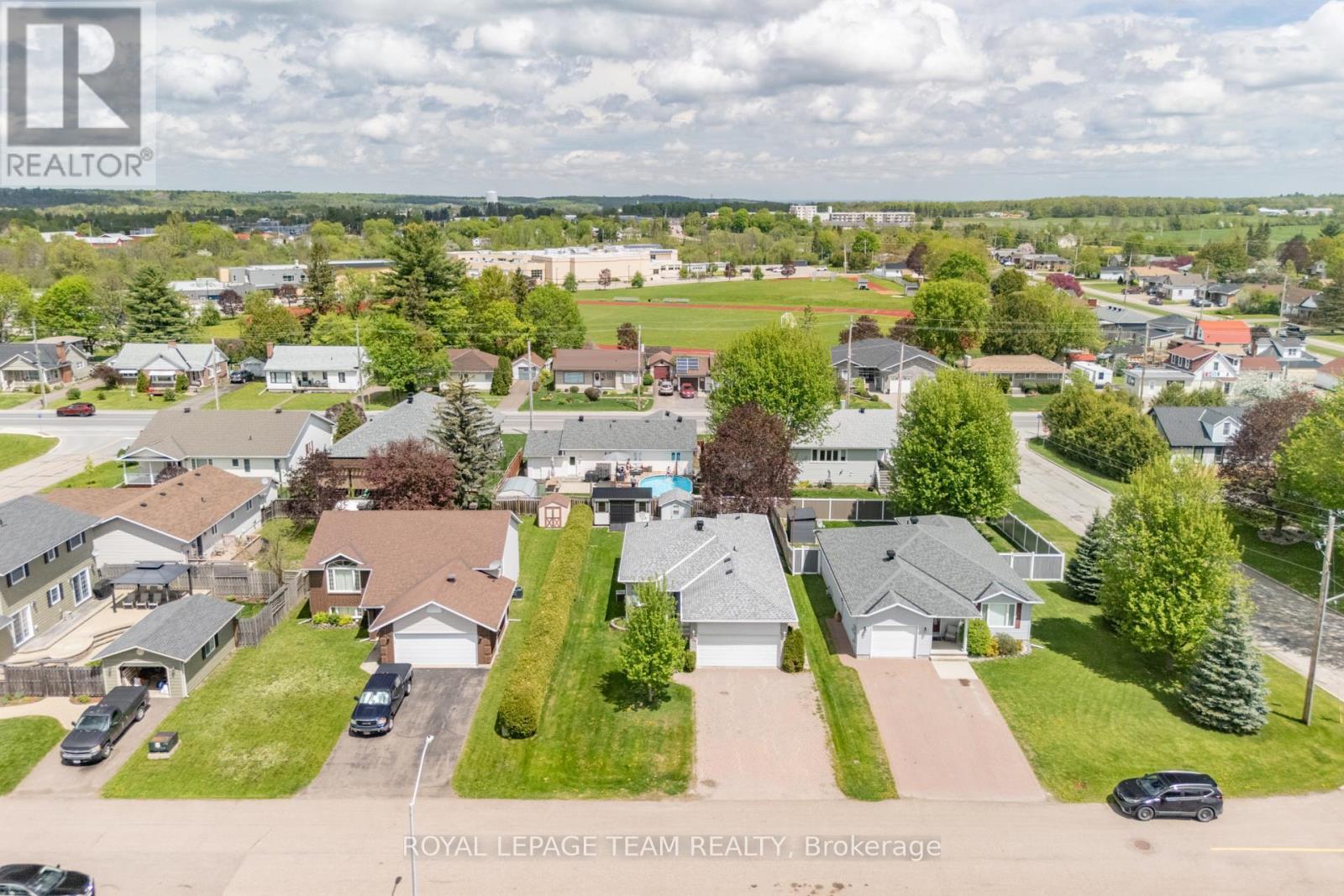 












807 KEDROSKY DRIVE

,
Renfrew,




Ontario
K7V4M5

