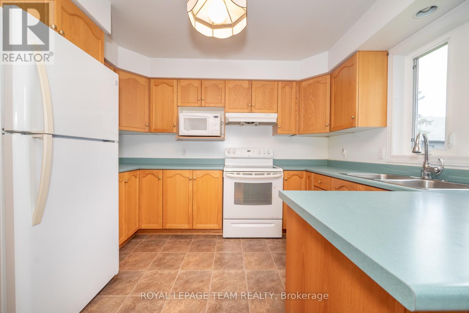 












807 KEDROSKY DRIVE

,
Renfrew,




Ontario
K7V4M5

