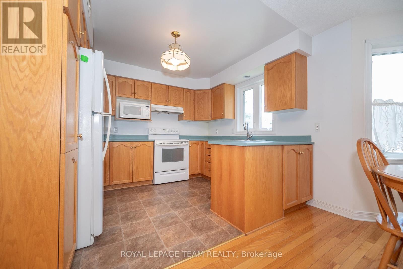 












807 KEDROSKY DRIVE

,
Renfrew,




Ontario
K7V4M5

