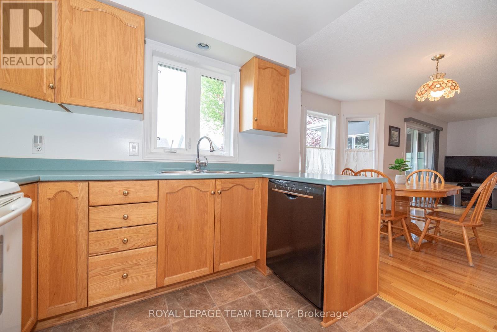 












807 KEDROSKY DRIVE

,
Renfrew,




Ontario
K7V4M5

