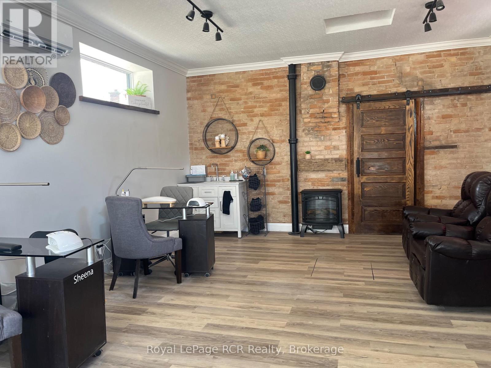 












491 9TH AVENUE N

,
Hanover,




Ontario
N4N2M4

