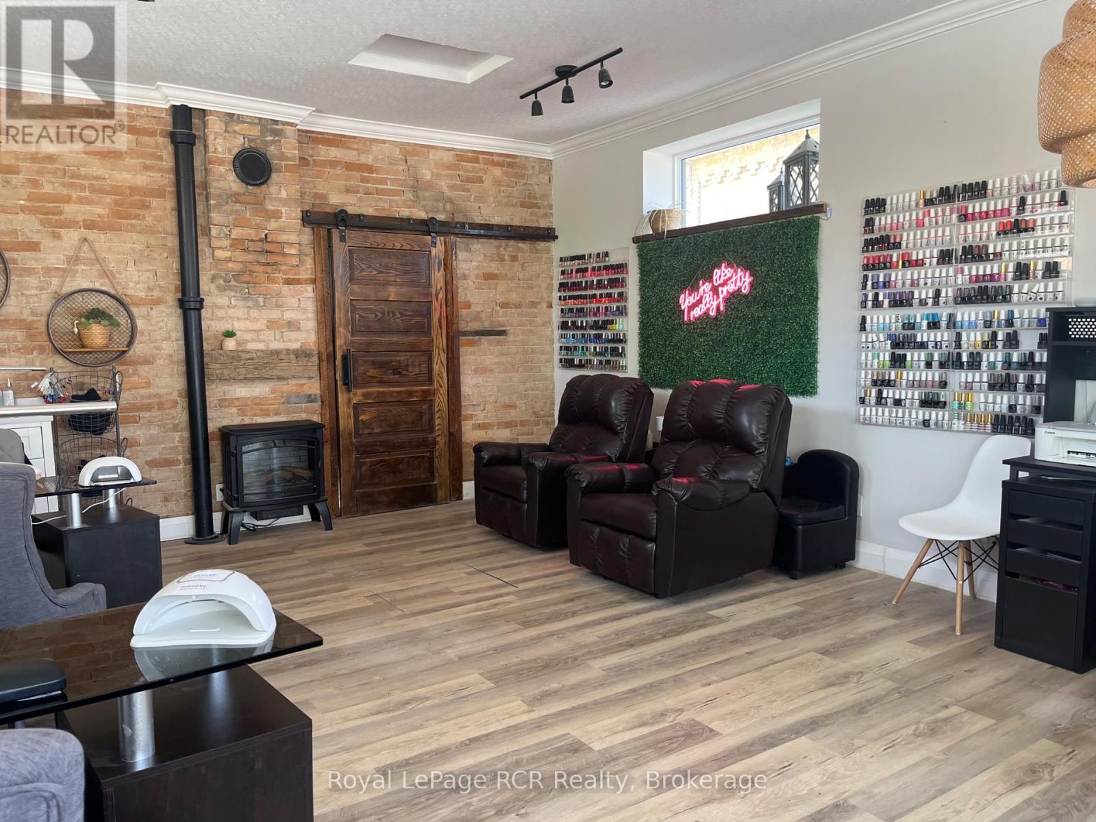 












491 9TH AVENUE N

,
Hanover,




Ontario
N4N2M4


