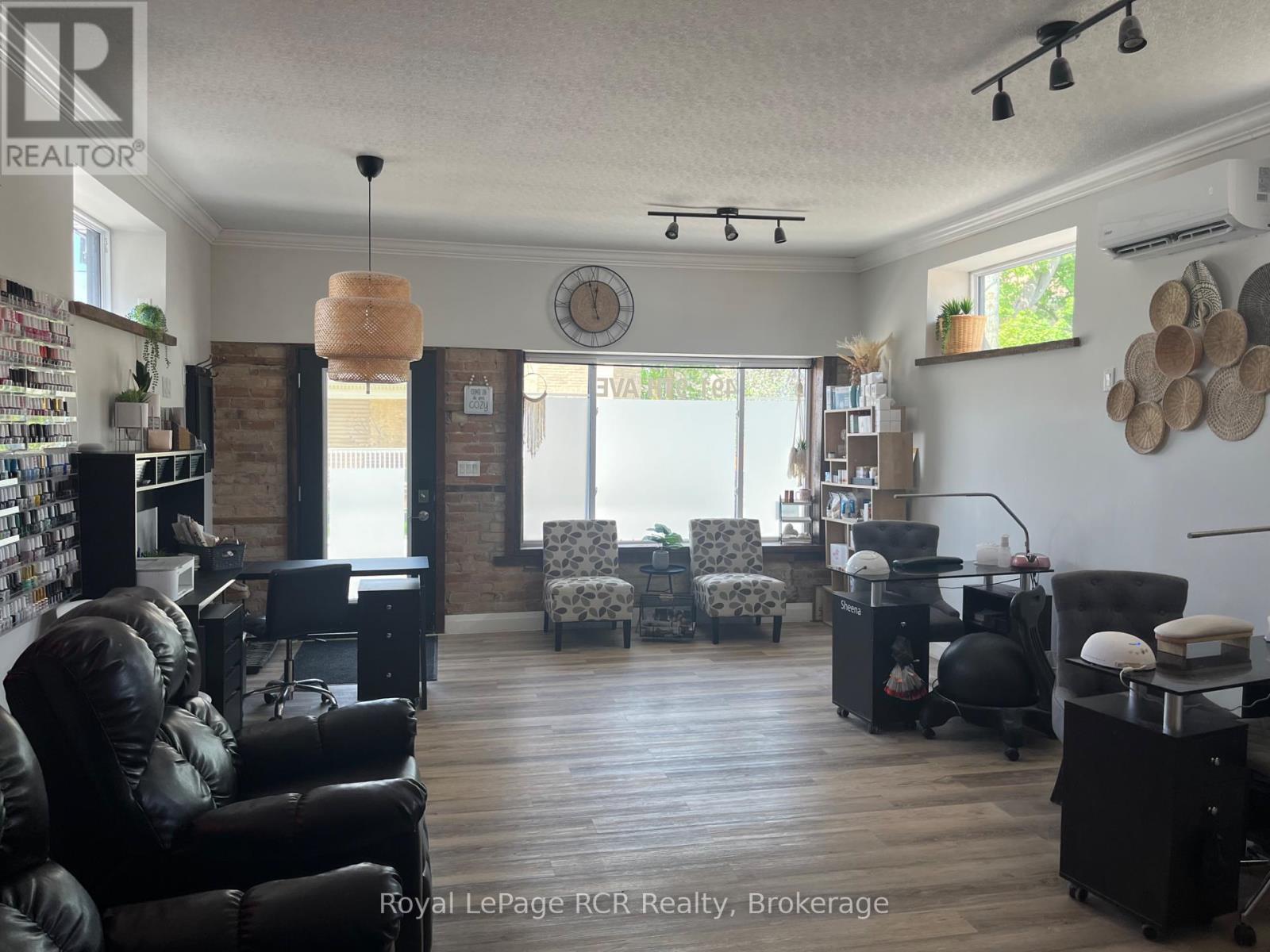 












491 9TH AVENUE N

,
Hanover,




Ontario
N4N2M4

