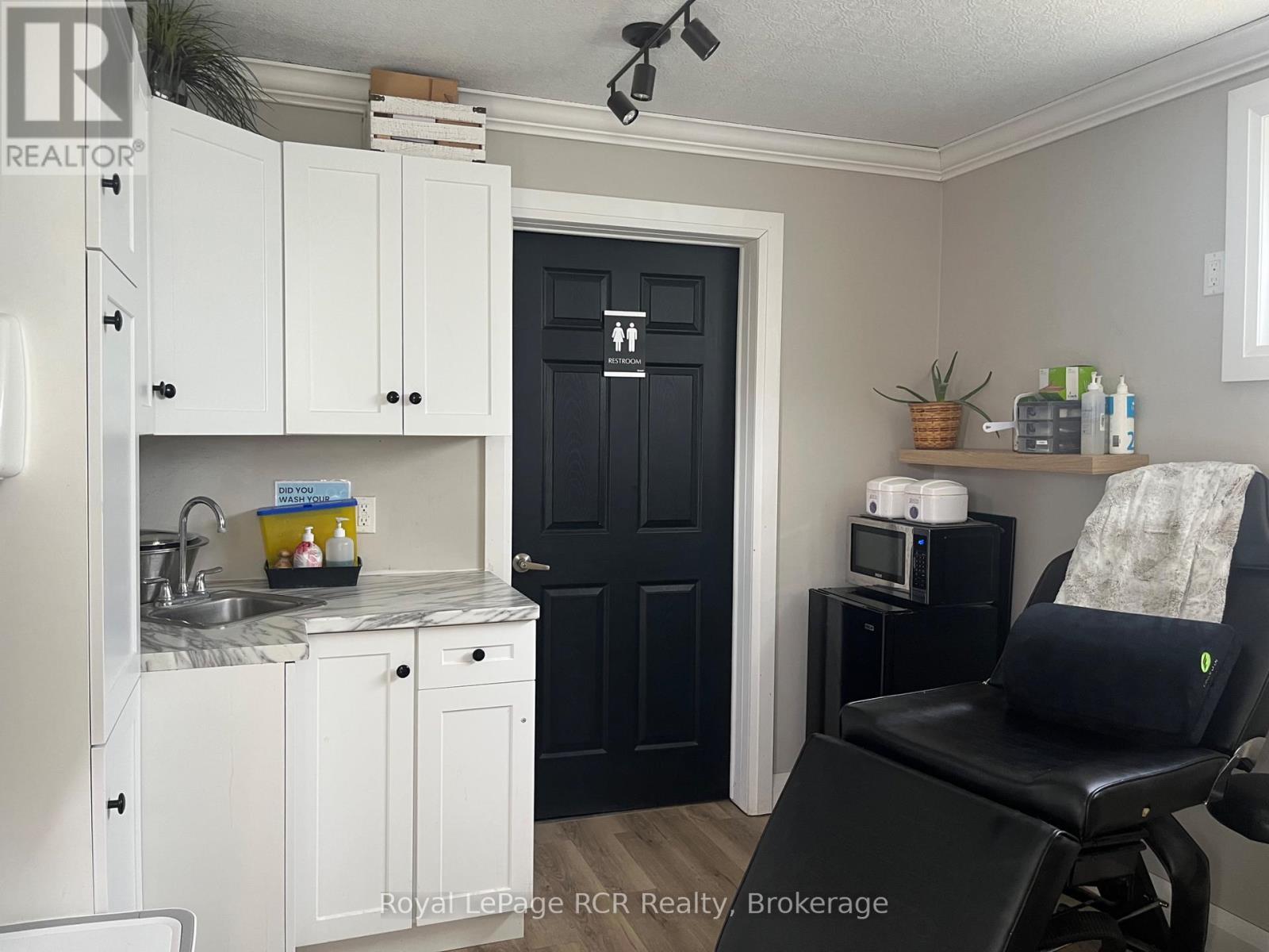 












491 9TH AVENUE N

,
Hanover,




Ontario
N4N2M4

