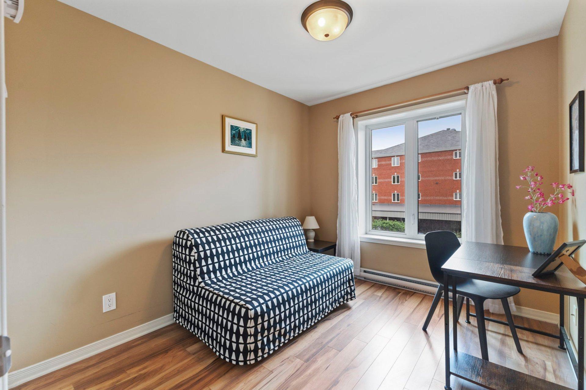 









180


Boul. de l'Hôpital

, 210,
Gatineau (Gatineau),




QC
J8T0C1

