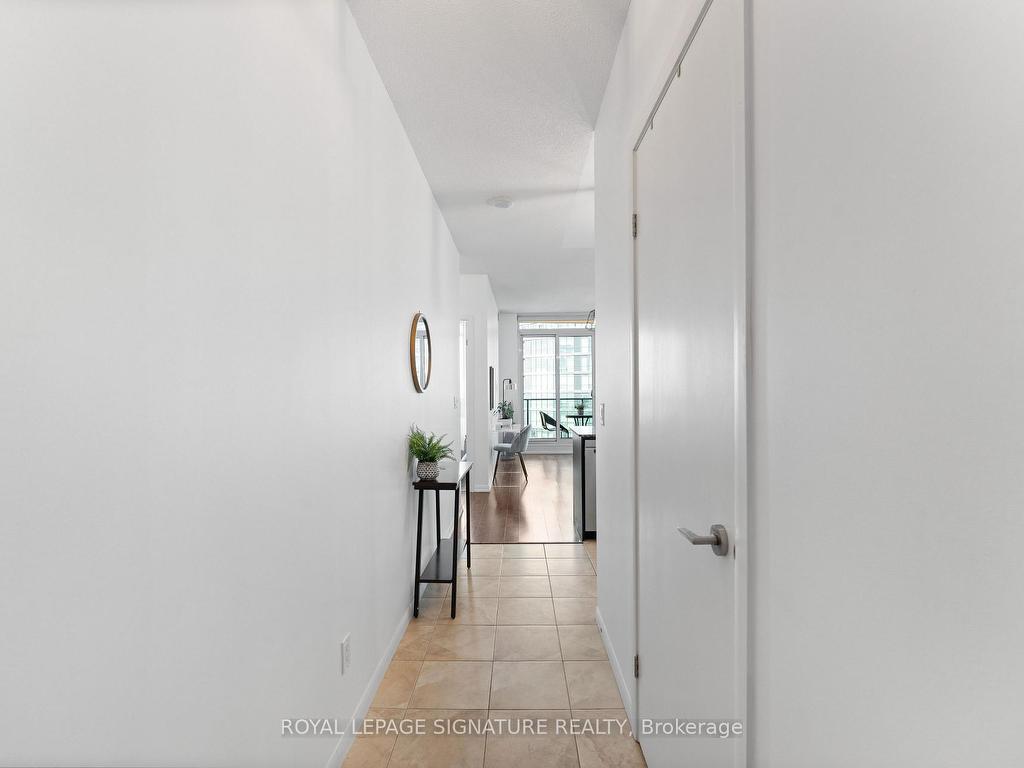 









215


Fort York

Boulevard, 3407,
Toronto,




ON
M5V 4A2


