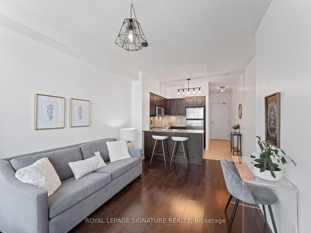 









215


Fort York

Boulevard, 3407,
Toronto,




ON
M5V 4A2

