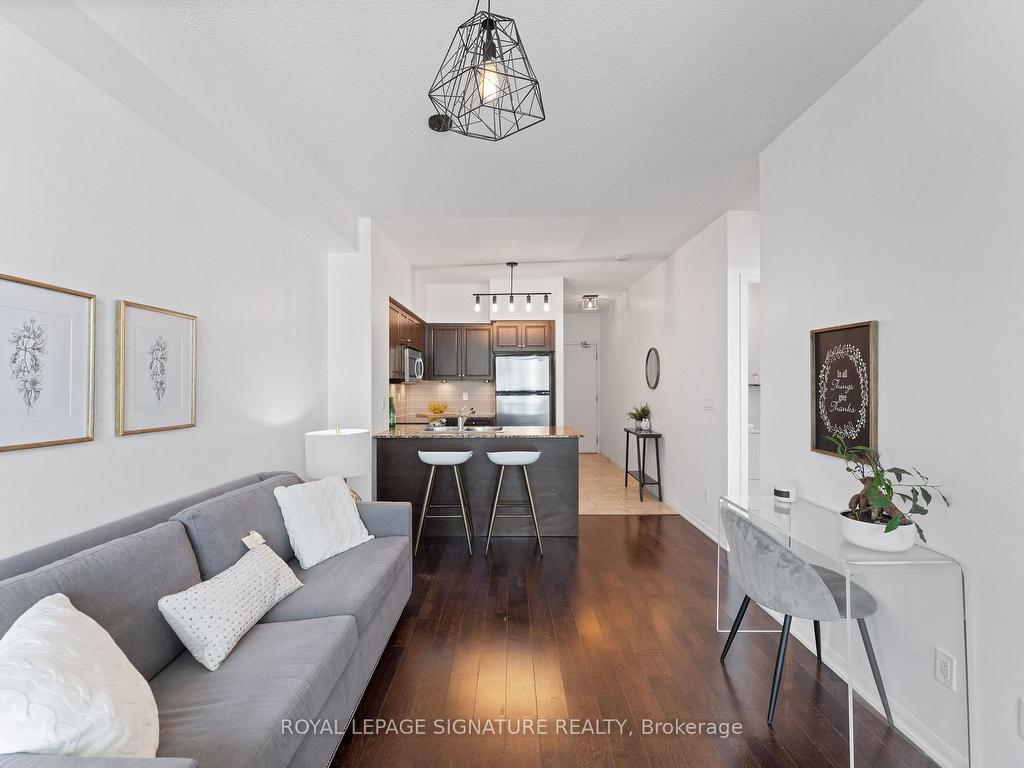 









215


Fort York

Boulevard, 3407,
Toronto,




ON
M5V 4A2

