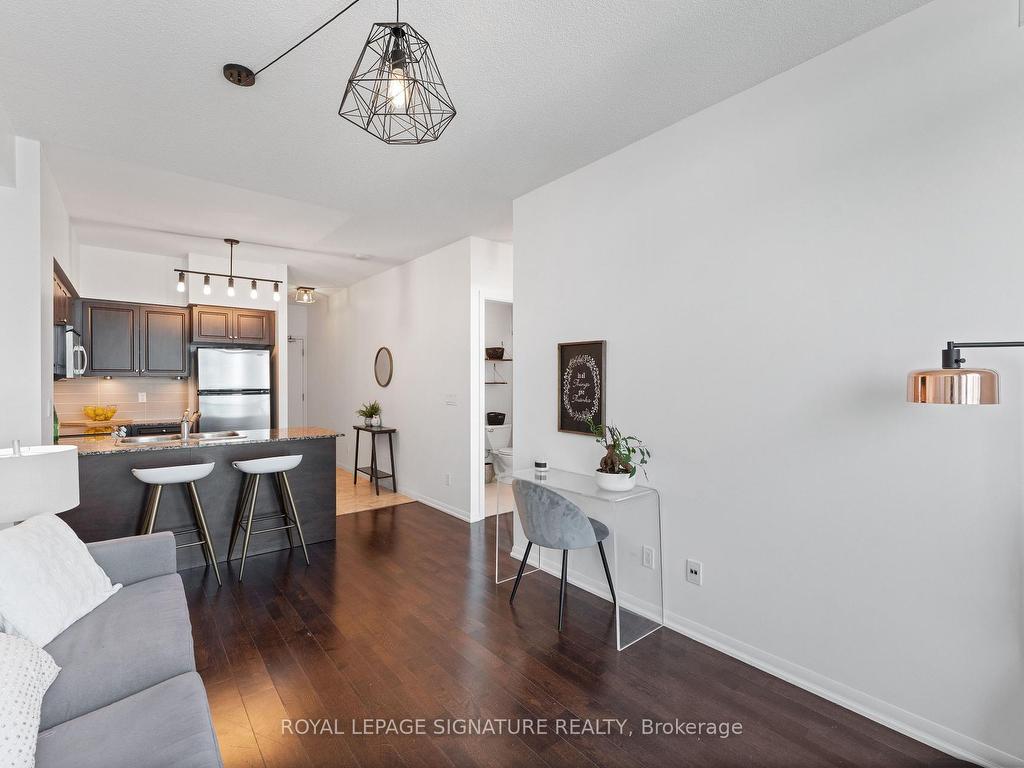 









215


Fort York

Boulevard, 3407,
Toronto,




ON
M5V 4A2

